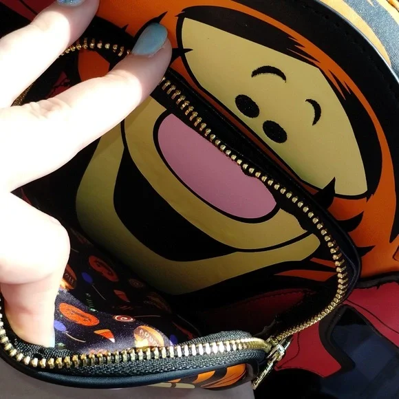 Loungefly Disney Tigger Vampire Crossbody NWT - Picture 7 of 12